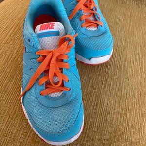 Nike  Revolution 2 Women's Size 8.5 Please see Description